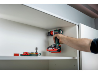 Аккумуляторная дрель-шуруповерт MetaboBS 18 L BL Quick (metaBOX)